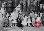Standbild Operation Head Start Lehrer besucht eine Familie United States USA, 1966, aus Sekunde 59 historischem Filmmaterial Videoclip 65675026699