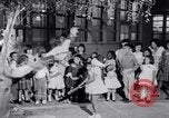Standbild Operation Head Start Lehrer besucht eine Familie United States USA, 1966, aus Sekunde 60 historischem Filmmaterial Videoclip 65675026699