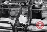 Standbild Babys im Kinderzimmer Morristown New Jersey USA, 1957, aus Sekunde 49 historischem Filmmaterial Videoclip 65675026700