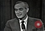 Immagine di Il senatore Fullbright United States USA, 1966, secondo 16 filmato di repertorio 65675026735