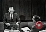 Immagine di Il senatore Fullbright United States USA, 1966, secondo 24 filmato di repertorio 65675026735