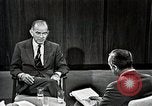 Immagine di Il senatore Fullbright United States USA, 1966, secondo 37 filmato di repertorio 65675026735
