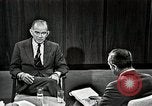 Immagine di Il senatore Fullbright United States USA, 1966, secondo 40 filmato di repertorio 65675026735