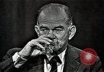 Immagine di Il senatore Fullbright United States USA, 1966, secondo 6 filmato di repertorio 65675026736