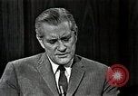 Immagine di Il senatore Fullbright United States USA, 1966, secondo 23 filmato di repertorio 65675026736