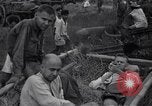 Standbild Häftlinge gerettet aus japanischen Gefangenenlager Guimba Philippinen, 1945, aus Sekunde 4 historischem Filmmaterial Videoclip 65675026770