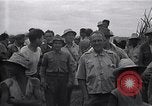 Standbild Häftlinge gerettet aus japanischen Gefangenenlager Guimba Philippinen, 1945, aus Sekunde 22 historischem Filmmaterial Videoclip 65675026770