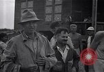 Standbild Häftlinge gerettet aus japanischen Gefangenenlager Guimba Philippinen, 1945, aus Sekunde 37 historischem Filmmaterial Videoclip 65675026770