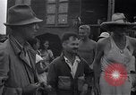 Standbild Häftlinge gerettet aus japanischen Gefangenenlager Guimba Philippinen, 1945, aus Sekunde 39 historischem Filmmaterial Videoclip 65675026770
