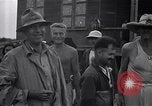 Standbild Häftlinge gerettet aus japanischen Gefangenenlager Guimba Philippinen, 1945, aus Sekunde 41 historischem Filmmaterial Videoclip 65675026770