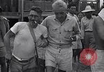 Standbild Häftlinge gerettet aus japanischen Gefangenenlager Guimba Philippinen, 1945, aus Sekunde 45 historischem Filmmaterial Videoclip 65675026770