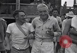 Standbild Häftlinge gerettet aus japanischen Gefangenenlager Guimba Philippinen, 1945, aus Sekunde 48 historischem Filmmaterial Videoclip 65675026770