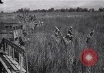 Standbild Alliierte Kriegsgefangene gerettet aus japanischen Cabanatuan Gefangenenlager Luzon Philippinen, 1945, aus Sekunde 6 historischem Filmmaterial Videoclip 65675026771