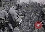 Standbild Alliierte Kriegsgefangene gerettet aus japanischen Cabanatuan Gefangenenlager Luzon Philippinen, 1945, aus Sekunde 11 historischem Filmmaterial Videoclip 65675026771