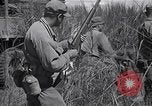 Standbild Alliierte Kriegsgefangene gerettet aus japanischen Cabanatuan Gefangenenlager Luzon Philippinen, 1945, aus Sekunde 12 historischem Filmmaterial Videoclip 65675026771