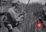 Standbild Alliierte Kriegsgefangene gerettet aus japanischen Cabanatuan Gefangenenlager Luzon Philippinen, 1945, aus Sekunde 13 historischem Filmmaterial Videoclip 65675026771