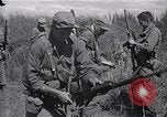 Standbild Alliierte Kriegsgefangene gerettet aus japanischen Cabanatuan Gefangenenlager Luzon Philippinen, 1945, aus Sekunde 18 historischem Filmmaterial Videoclip 65675026771