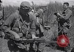 Standbild Alliierte Kriegsgefangene gerettet aus japanischen Cabanatuan Gefangenenlager Luzon Philippinen, 1945, aus Sekunde 19 historischem Filmmaterial Videoclip 65675026771