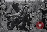 Standbild Alliierte Kriegsgefangene gerettet aus japanischen Cabanatuan Gefangenenlager Luzon Philippinen, 1945, aus Sekunde 23 historischem Filmmaterial Videoclip 65675026771