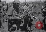 Standbild Alliierte Kriegsgefangene gerettet aus japanischen Cabanatuan Gefangenenlager Luzon Philippinen, 1945, aus Sekunde 24 historischem Filmmaterial Videoclip 65675026771