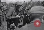 Standbild Alliierte Kriegsgefangene gerettet aus japanischen Cabanatuan Gefangenenlager Luzon Philippinen, 1945, aus Sekunde 25 historischem Filmmaterial Videoclip 65675026771