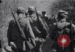 Standbild Alliierte Kriegsgefangene gerettet aus japanischen Cabanatuan Gefangenenlager Luzon Philippinen, 1945, aus Sekunde 29 historischem Filmmaterial Videoclip 65675026771