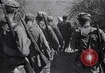 Standbild Alliierte Kriegsgefangene gerettet aus japanischen Cabanatuan Gefangenenlager Luzon Philippinen, 1945, aus Sekunde 30 historischem Filmmaterial Videoclip 65675026771