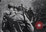 Standbild Alliierte Kriegsgefangene gerettet aus japanischen Cabanatuan Gefangenenlager Luzon Philippinen, 1945, aus Sekunde 33 historischem Filmmaterial Videoclip 65675026771