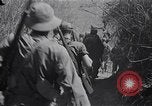 Standbild Alliierte Kriegsgefangene gerettet aus japanischen Cabanatuan Gefangenenlager Luzon Philippinen, 1945, aus Sekunde 36 historischem Filmmaterial Videoclip 65675026771