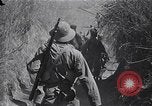 Standbild Alliierte Kriegsgefangene gerettet aus japanischen Cabanatuan Gefangenenlager Luzon Philippinen, 1945, aus Sekunde 37 historischem Filmmaterial Videoclip 65675026771