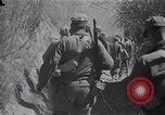 Standbild Alliierte Kriegsgefangene gerettet aus japanischen Cabanatuan Gefangenenlager Luzon Philippinen, 1945, aus Sekunde 45 historischem Filmmaterial Videoclip 65675026771