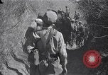 Standbild Alliierte Kriegsgefangene gerettet aus japanischen Cabanatuan Gefangenenlager Luzon Philippinen, 1945, aus Sekunde 49 historischem Filmmaterial Videoclip 65675026771