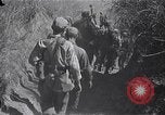 Standbild Alliierte Kriegsgefangene gerettet aus japanischen Cabanatuan Gefangenenlager Luzon Philippinen, 1945, aus Sekunde 50 historischem Filmmaterial Videoclip 65675026771