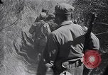 Standbild Alliierte Kriegsgefangene gerettet aus japanischen Cabanatuan Gefangenenlager Luzon Philippinen, 1945, aus Sekunde 52 historischem Filmmaterial Videoclip 65675026771