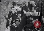 Standbild Alliierte Kriegsgefangene gerettet aus japanischen Cabanatuan Gefangenenlager Luzon Philippinen, 1945, aus Sekunde 53 historischem Filmmaterial Videoclip 65675026771