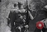 Standbild Alliierte Kriegsgefangene gerettet aus japanischen Cabanatuan Gefangenenlager Luzon Philippinen, 1945, aus Sekunde 54 historischem Filmmaterial Videoclip 65675026771
