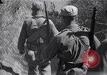 Standbild Alliierte Kriegsgefangene gerettet aus japanischen Cabanatuan Gefangenenlager Luzon Philippinen, 1945, aus Sekunde 55 historischem Filmmaterial Videoclip 65675026771