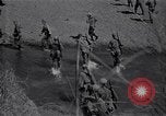 Standbild Alliierte Kriegsgefangene gerettet aus japanischen Cabanatuan Gefangenenlager Luzon Philippinen, 1945, aus Sekunde 58 historischem Filmmaterial Videoclip 65675026771