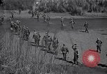 Standbild Alliierte Kriegsgefangene gerettet aus japanischen Cabanatuan Gefangenenlager Luzon Philippinen, 1945, aus Sekunde 62 historischem Filmmaterial Videoclip 65675026771