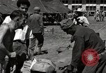 Immagine di Salvataggio dei prigionieri NEGLI STATI UNITI Cebu Filippine, 1945, secondo 10 filmato di repertorio 65675026775