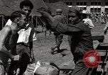 Immagine di Salvataggio dei prigionieri NEGLI STATI UNITI Cebu Filippine, 1945, secondo 11 filmato di repertorio 65675026775
