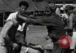 Immagine di Salvataggio dei prigionieri NEGLI STATI UNITI Cebu Filippine, 1945, secondo 14 filmato di repertorio 65675026775