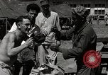 Immagine di Salvataggio dei prigionieri NEGLI STATI UNITI Cebu Filippine, 1945, secondo 18 filmato di repertorio 65675026775
