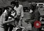 Immagine di Salvataggio dei prigionieri NEGLI STATI UNITI Cebu Filippine, 1945, secondo 19 filmato di repertorio 65675026775