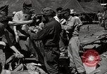 Immagine di Salvataggio dei prigionieri NEGLI STATI UNITI Cebu Filippine, 1945, secondo 28 filmato di repertorio 65675026775