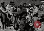 Immagine di Salvataggio dei prigionieri NEGLI STATI UNITI Cebu Filippine, 1945, secondo 29 filmato di repertorio 65675026775