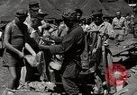 Immagine di Salvataggio dei prigionieri NEGLI STATI UNITI Cebu Filippine, 1945, secondo 30 filmato di repertorio 65675026775