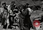 Immagine di Salvataggio dei prigionieri NEGLI STATI UNITI Cebu Filippine, 1945, secondo 35 filmato di repertorio 65675026775
