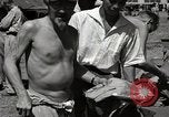 Immagine di Salvataggio dei prigionieri NEGLI STATI UNITI Cebu Filippine, 1945, secondo 38 filmato di repertorio 65675026775