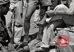 Immagine di Salvataggio dei prigionieri NEGLI STATI UNITI Cebu Filippine, 1945, secondo 51 filmato di repertorio 65675026775